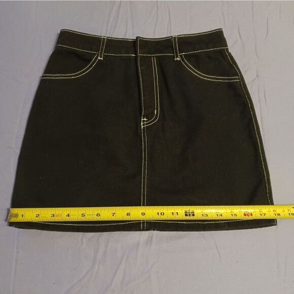 Forever 21 Mini Skirt - Size: Small (0383) - Picture 3 of 6